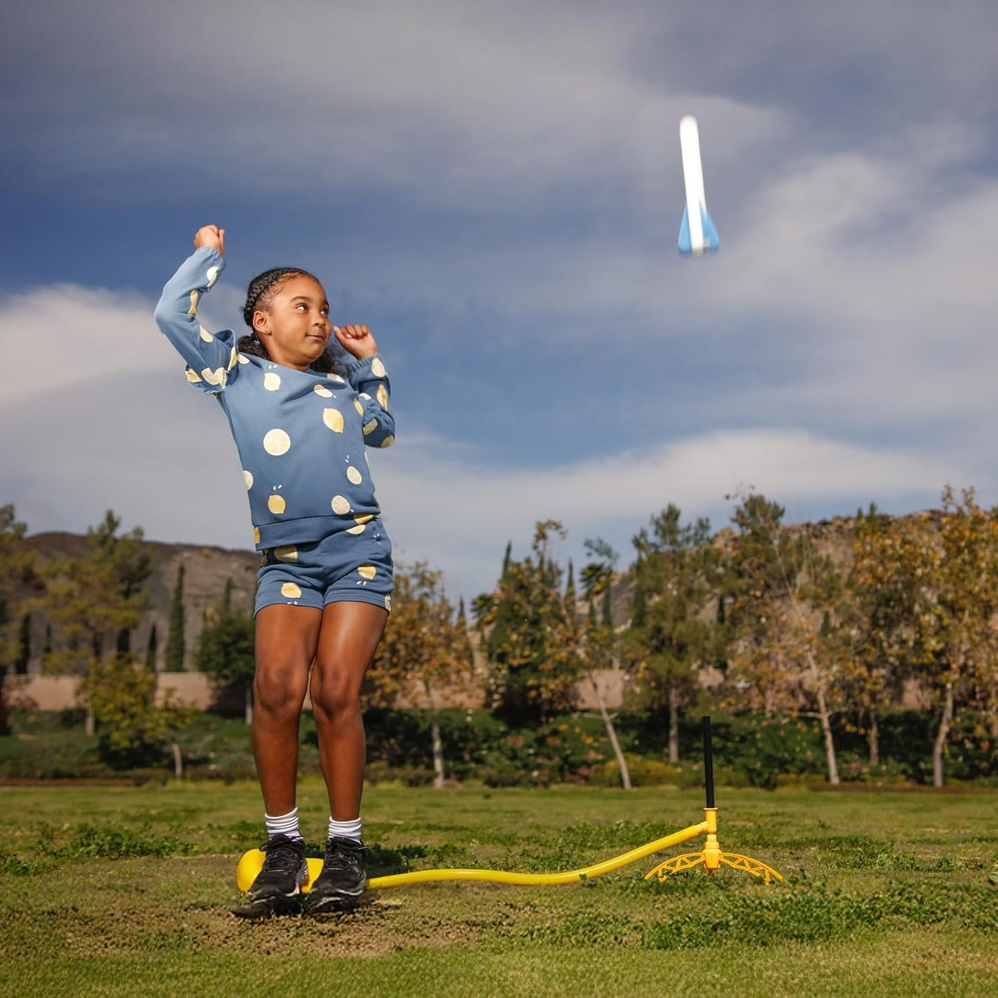 Stomp Rocket Jr Glow Rocket Launcher for Kids - 4 Glow-in-The-Dark Rockets - Outdoor Fun Toy Gift for Boys & Girls - STEM Soft Foam Blaster Set Soars